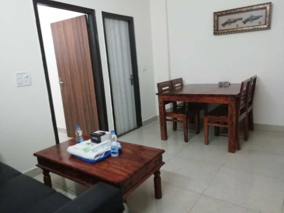 The Raveesh E24 - 2bhk Serviced * New Delhi