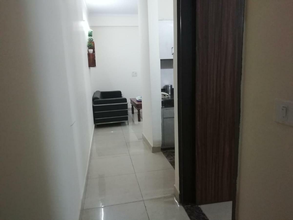 Homestay The Raveesh E24 - 2bhk Serviced *