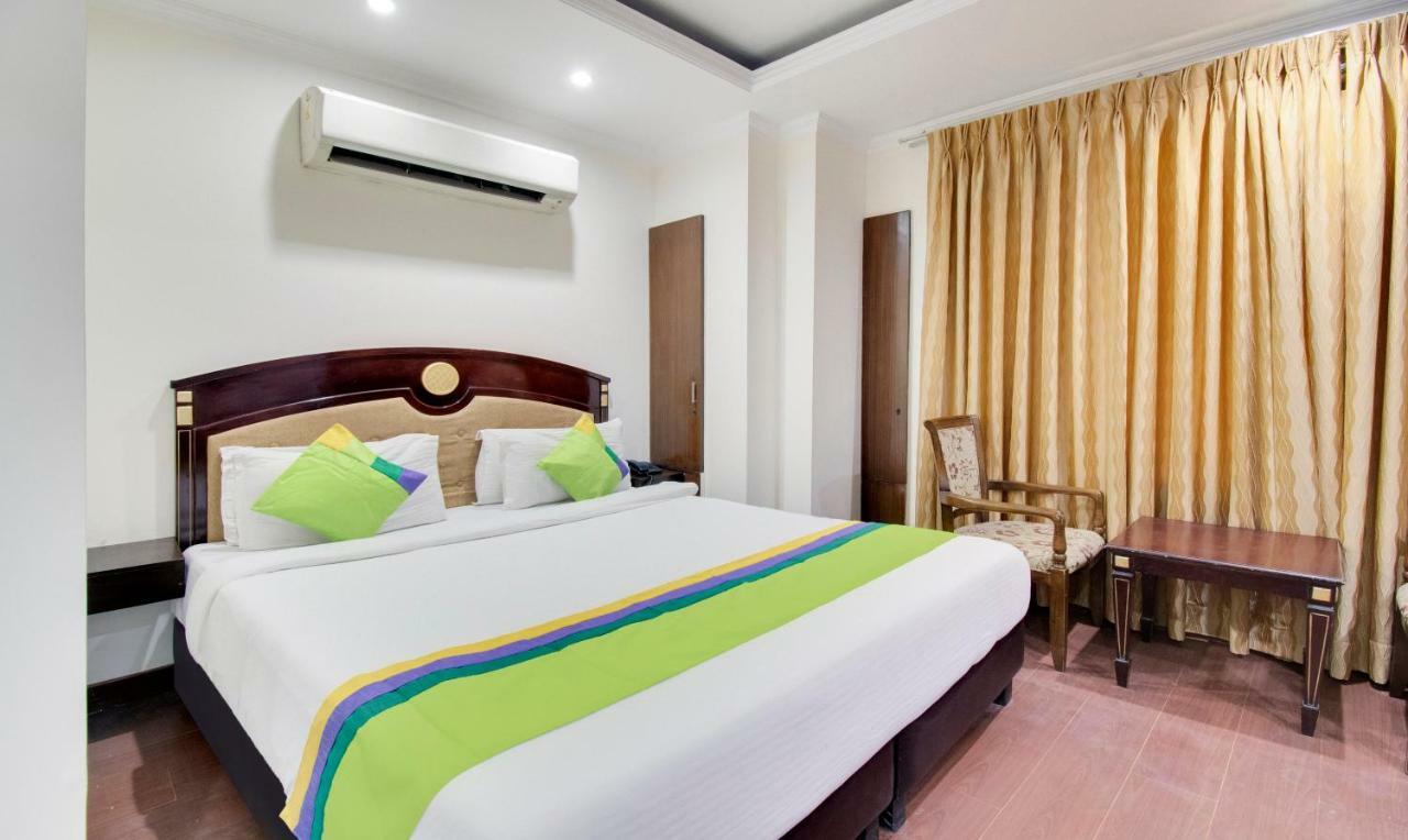 Kastor- Near Nehru Place- Gk 2- M Block Market-gk Metro Station-dr As Clinic New Delhi