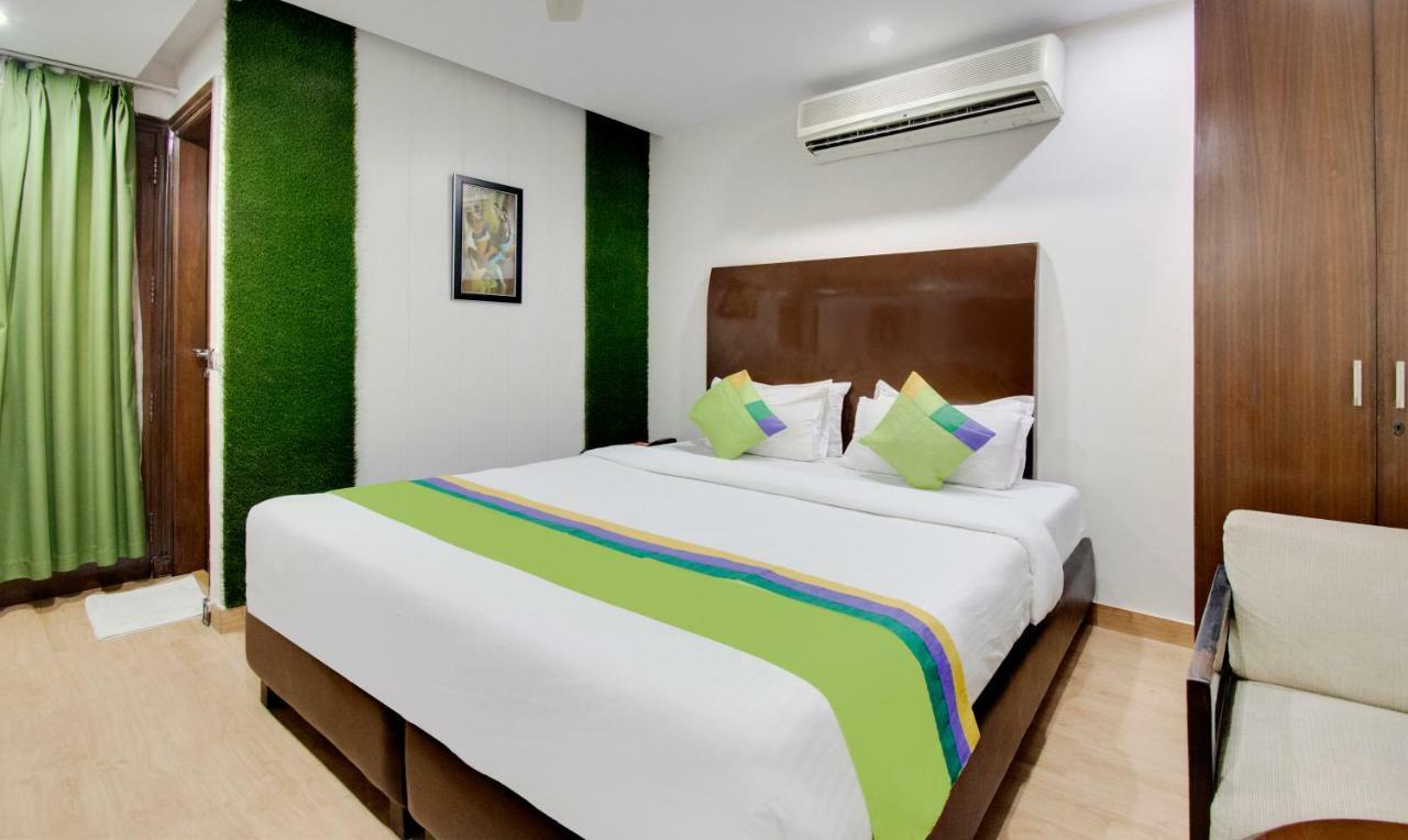 Kastor- Near Nehru Place- Gk 2- M Block Market-gk Metro Station-dr As Clinic New Delhi