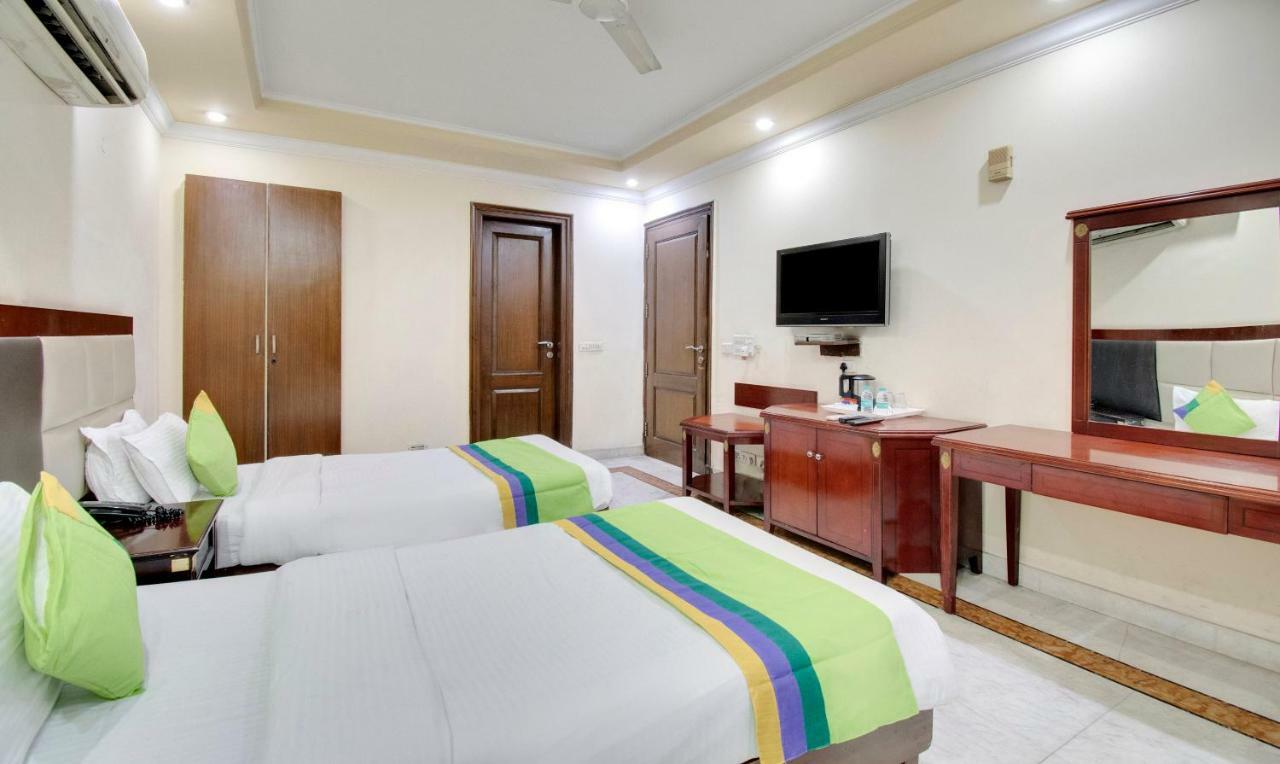 Kastor- Near Nehru Place- Gk 2- M Block Market-gk Metro Station-dr As Clinic New Delhi