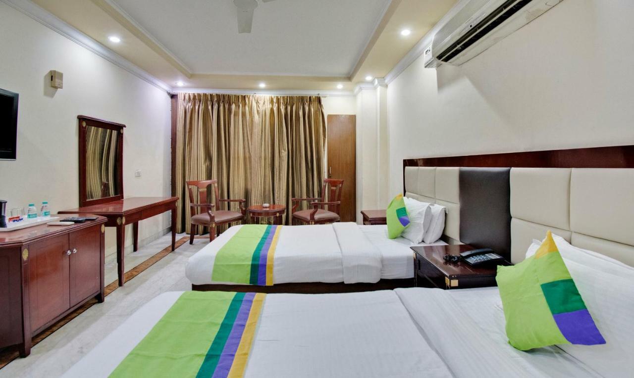 Kastor- Near Nehru Place- Gk 2- M Block Market-gk Metro Station-dr As Clinic Hotel 3*