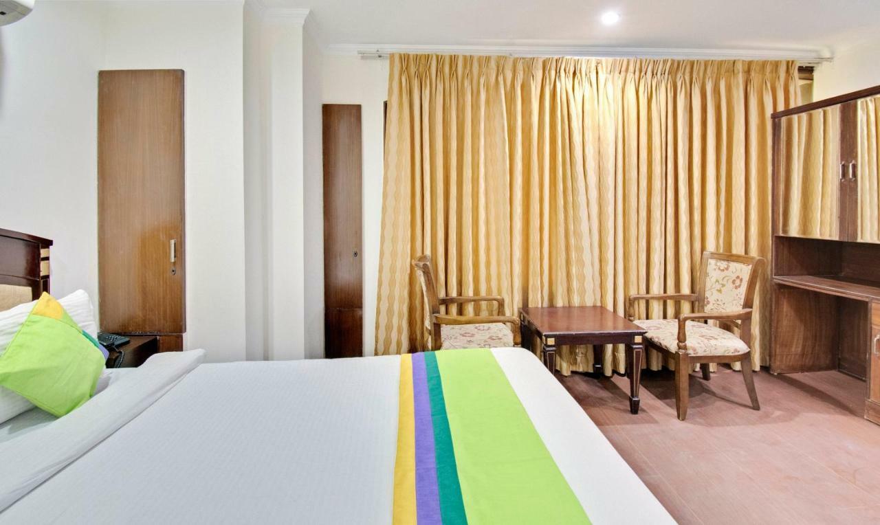 Kastor- Near Nehru Place- Gk 2- M Block Market-gk Metro Station-dr As Clinic 3* New Delhi