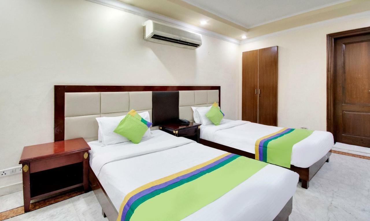 Kastor- Near Nehru Place- Gk 2- M Block Market-gk Metro Station-dr As Clinic 3*