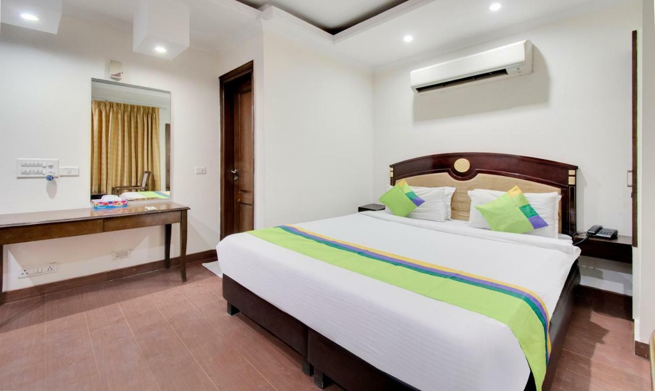 Kastor- Near Nehru Place- Gk 2- M Block Market-gk Metro Station-dr As Clinic New Delhi