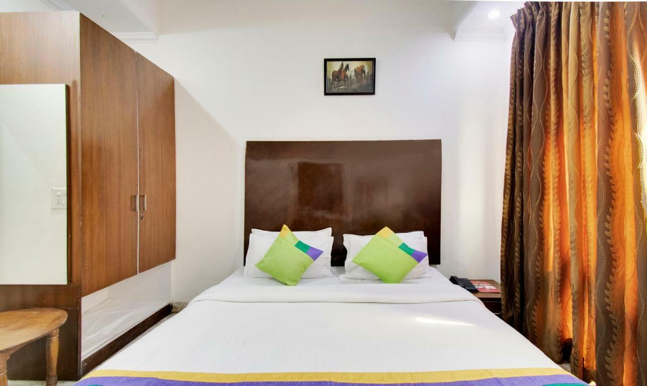 Kastor- Near Nehru Place- Gk 2- M Block Market-gk Metro Station-dr As Clinic 3*
