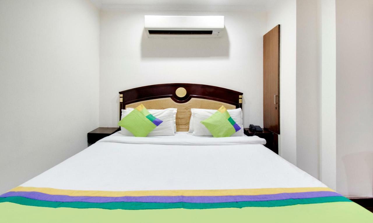 Kastor- Near Nehru Place- Gk 2- M Block Market-gk Metro Station-dr As Clinic Hotel New Delhi