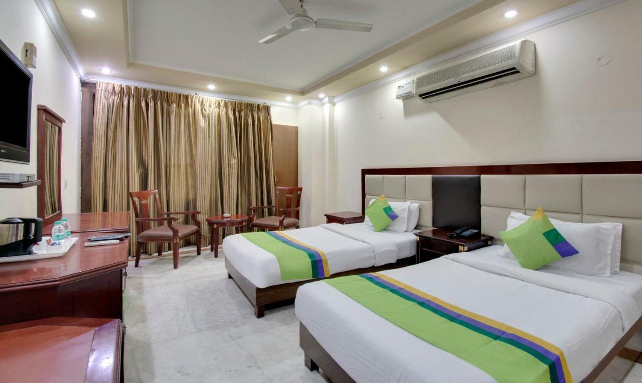Kastor- Near Nehru Place- Gk 2- M Block Market-gk Metro Station-dr As Clinic Hotel