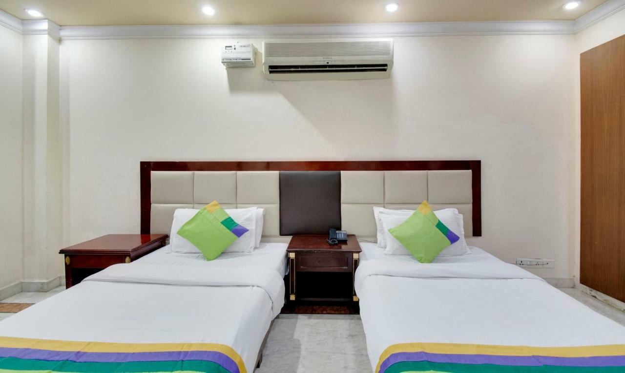 Kastor- Near Nehru Place- Gk 2- M Block Market-gk Metro Station-dr As Clinic Hotel 3*