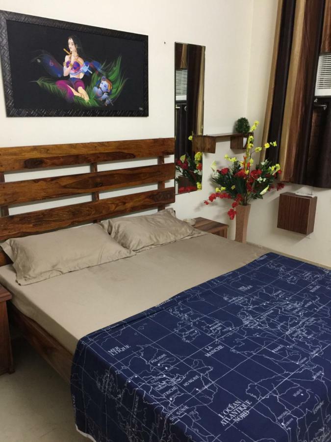 The Raveesh E24 - 2bhk Serviced Homestay New Delhi