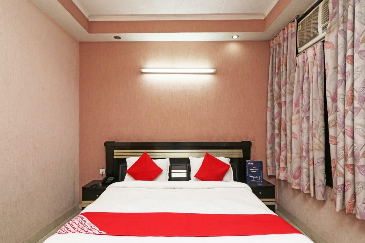 Oyo 24672 Bharat Hotel