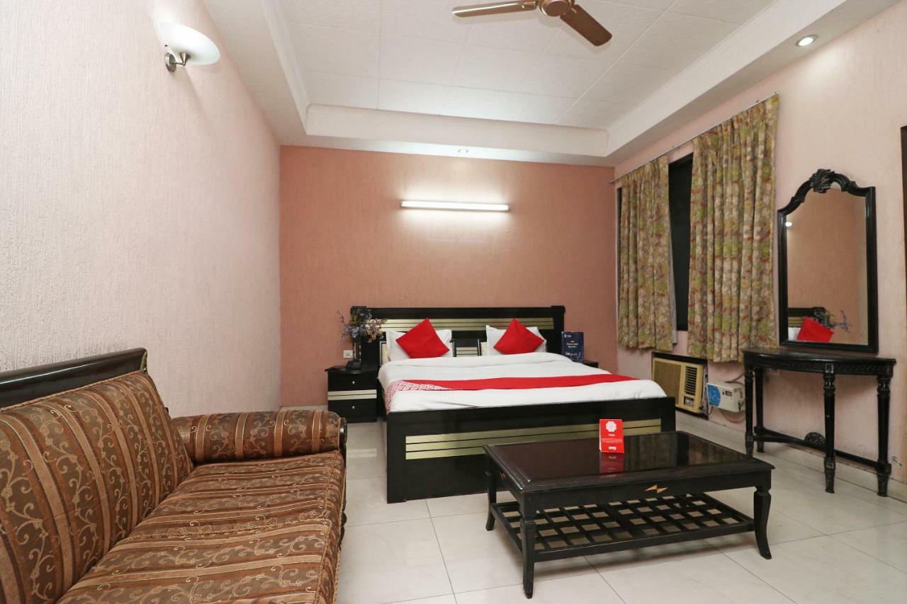 Oyo 24672 Bharat Hotel