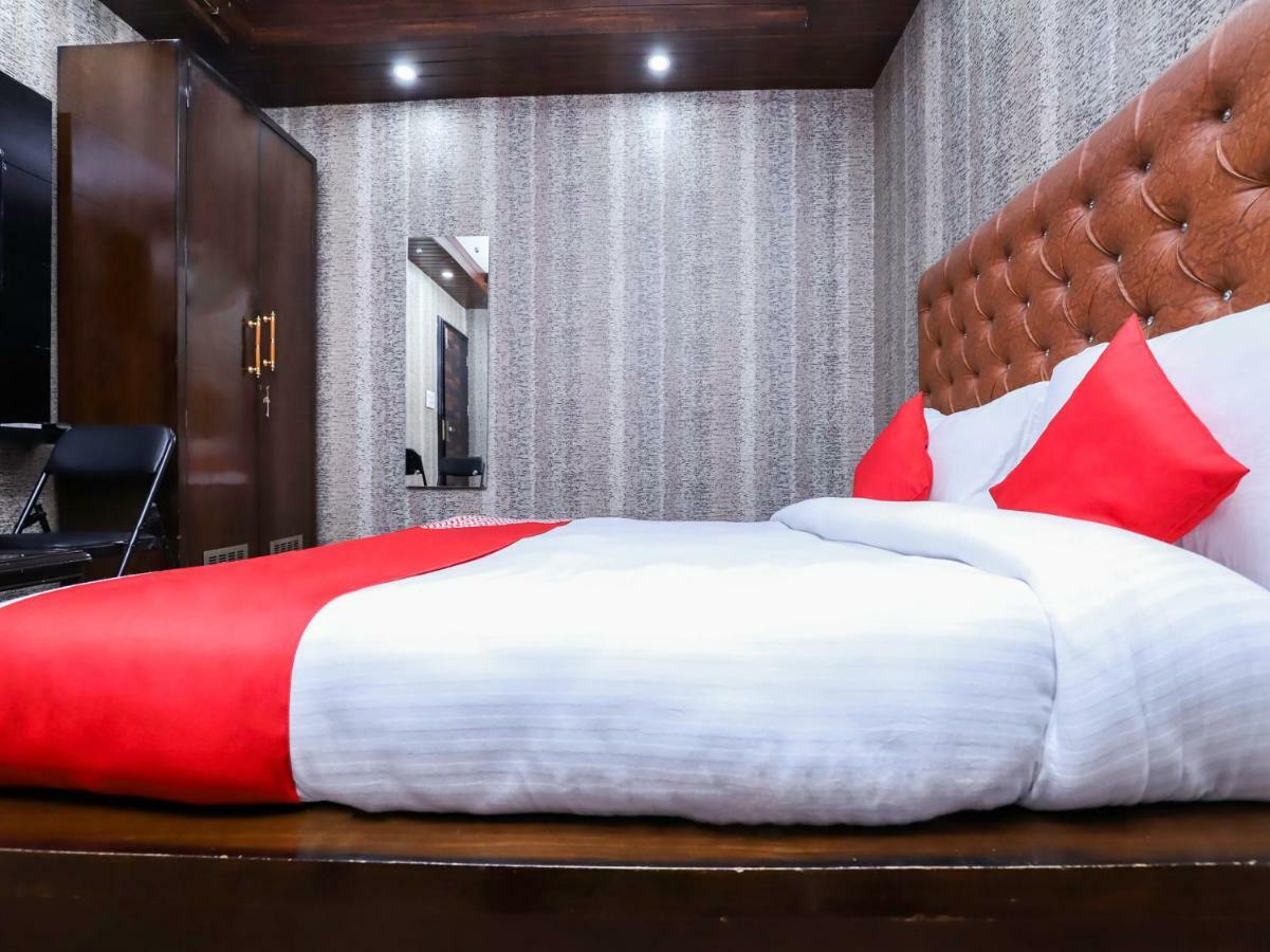 Oyo 28357 Mannat Hotel