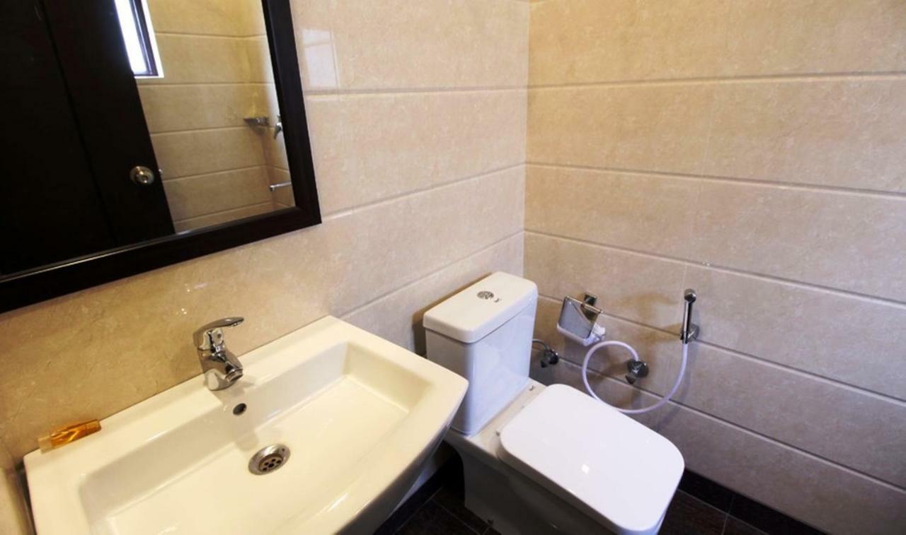Hotel Arihant Inn-near Blk Hospital New Delhi