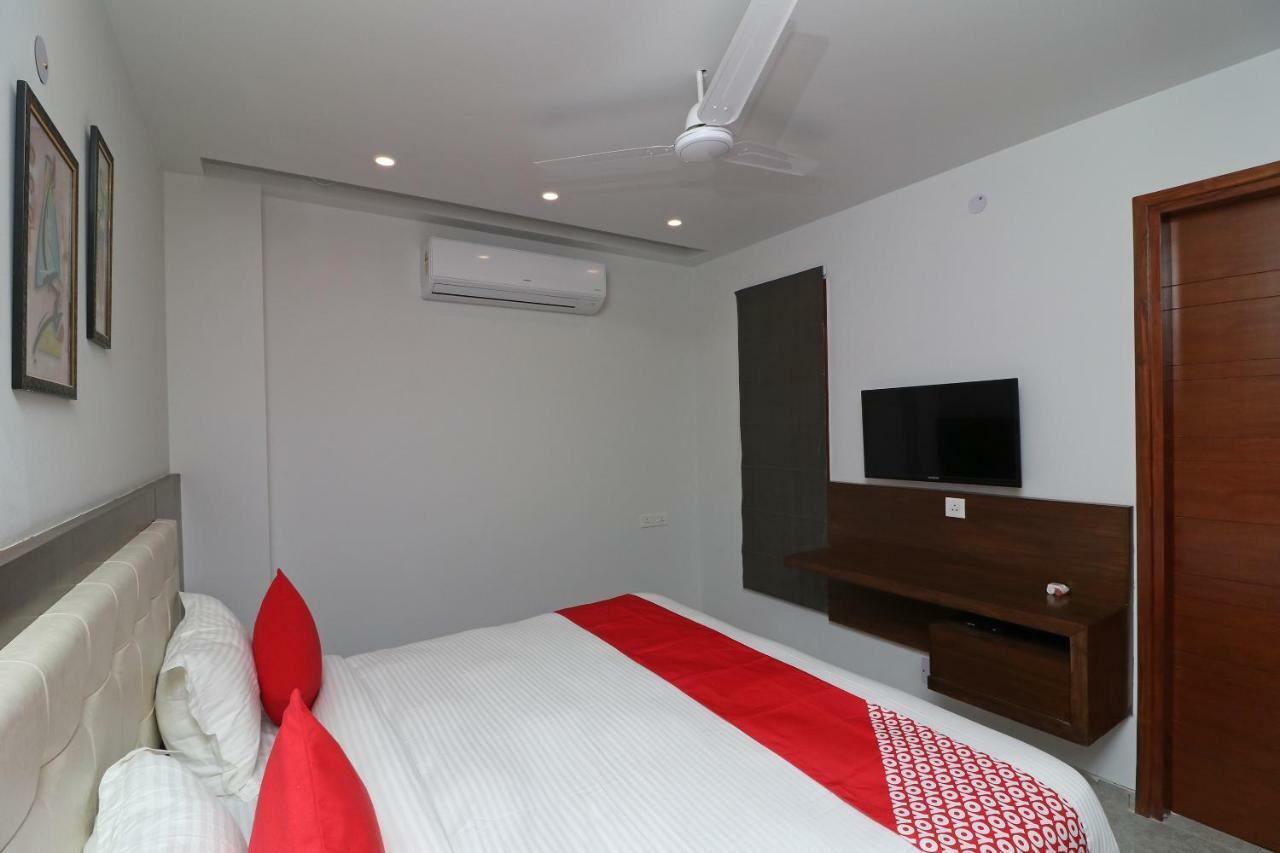 Oyo 37722 Silver Oak Luxury Comfort New Delhi