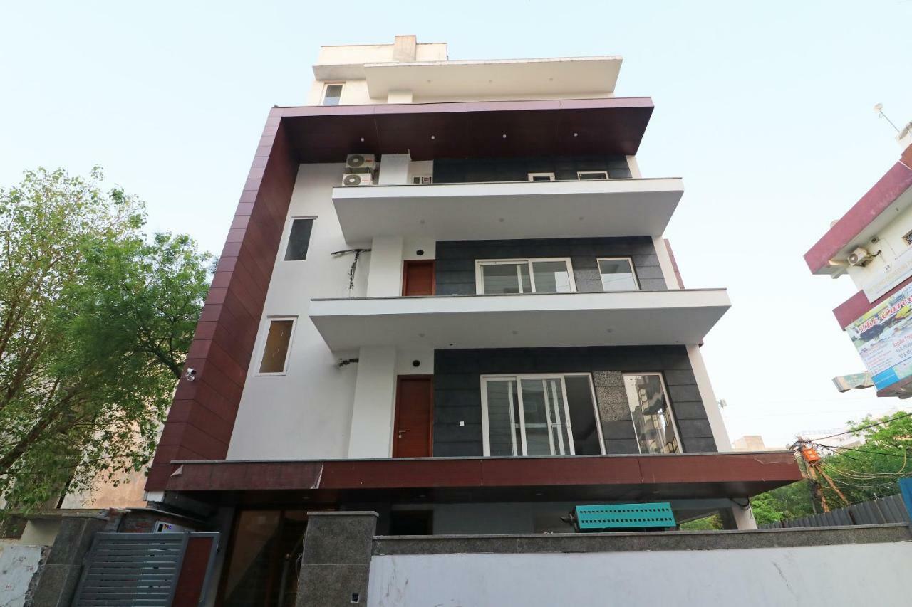 Oyo 37722 Silver Oak Luxury Comfort New Delhi
