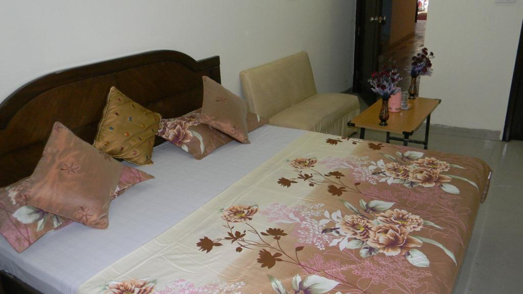 Maanvi Hotel 2*