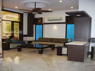 Capital O Metro View Near Satyam Inox Patel Nagar Hotel 3*