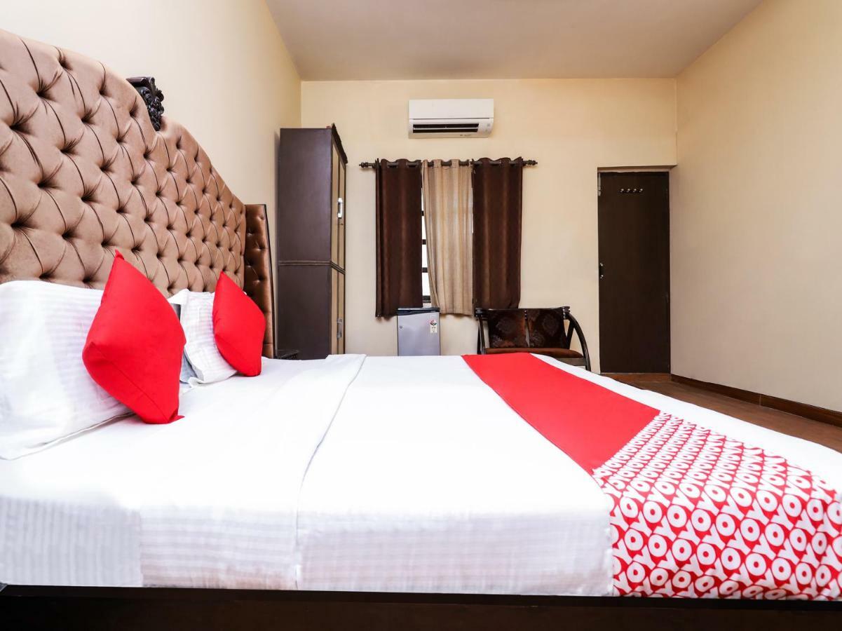 Oyo 26610 Royal Town Hotel