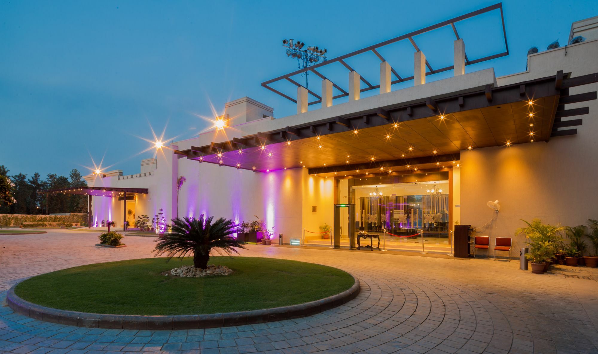 Orana & Hotel