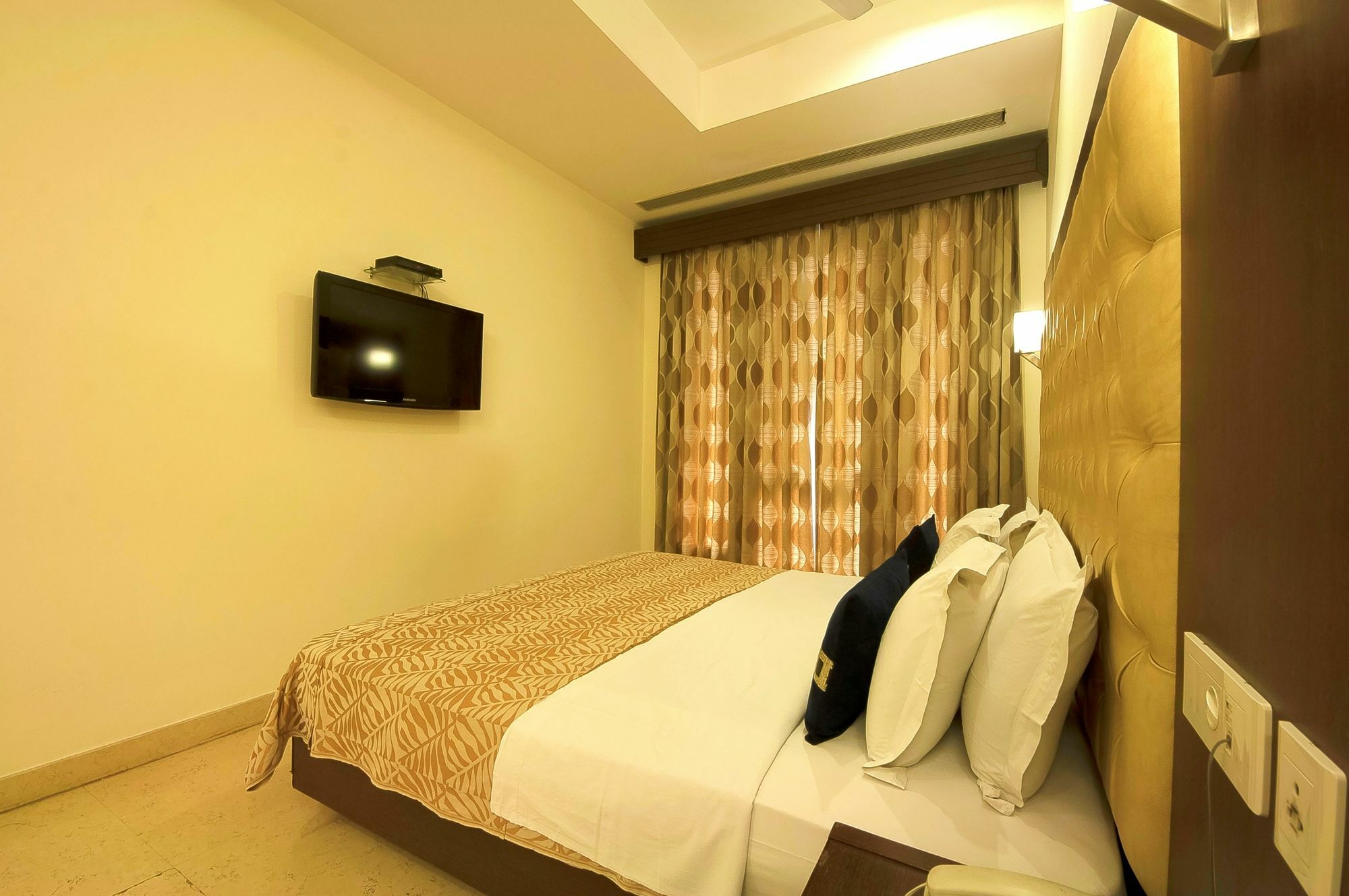 Metropolis Tourist Hotel