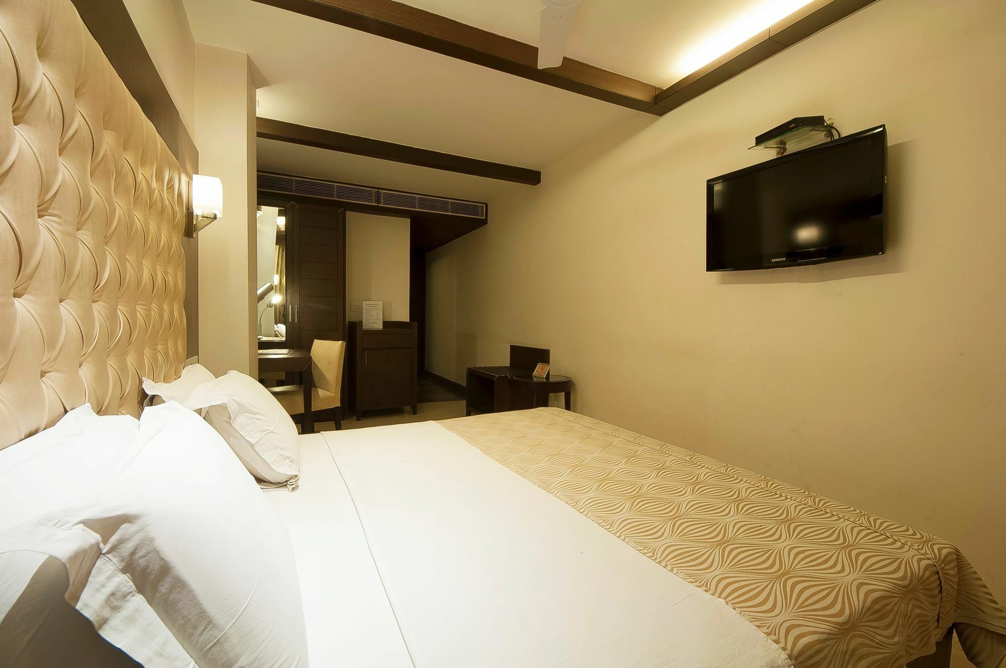 Metropolis Tourist Hotel