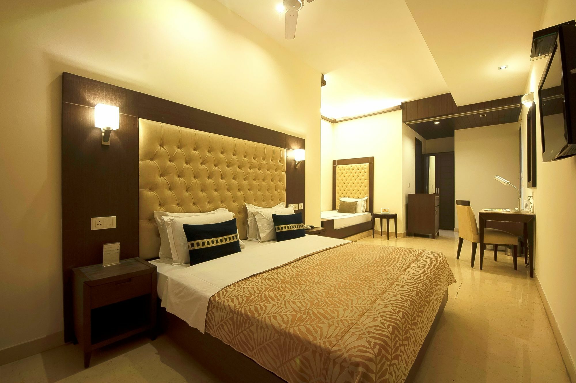 Metropolis Tourist Hotel