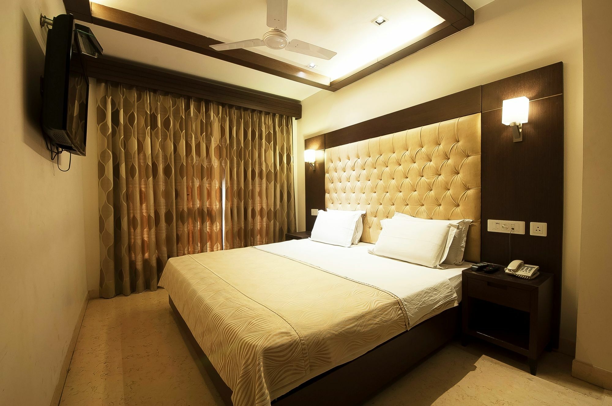 Metropolis Tourist Hotel
