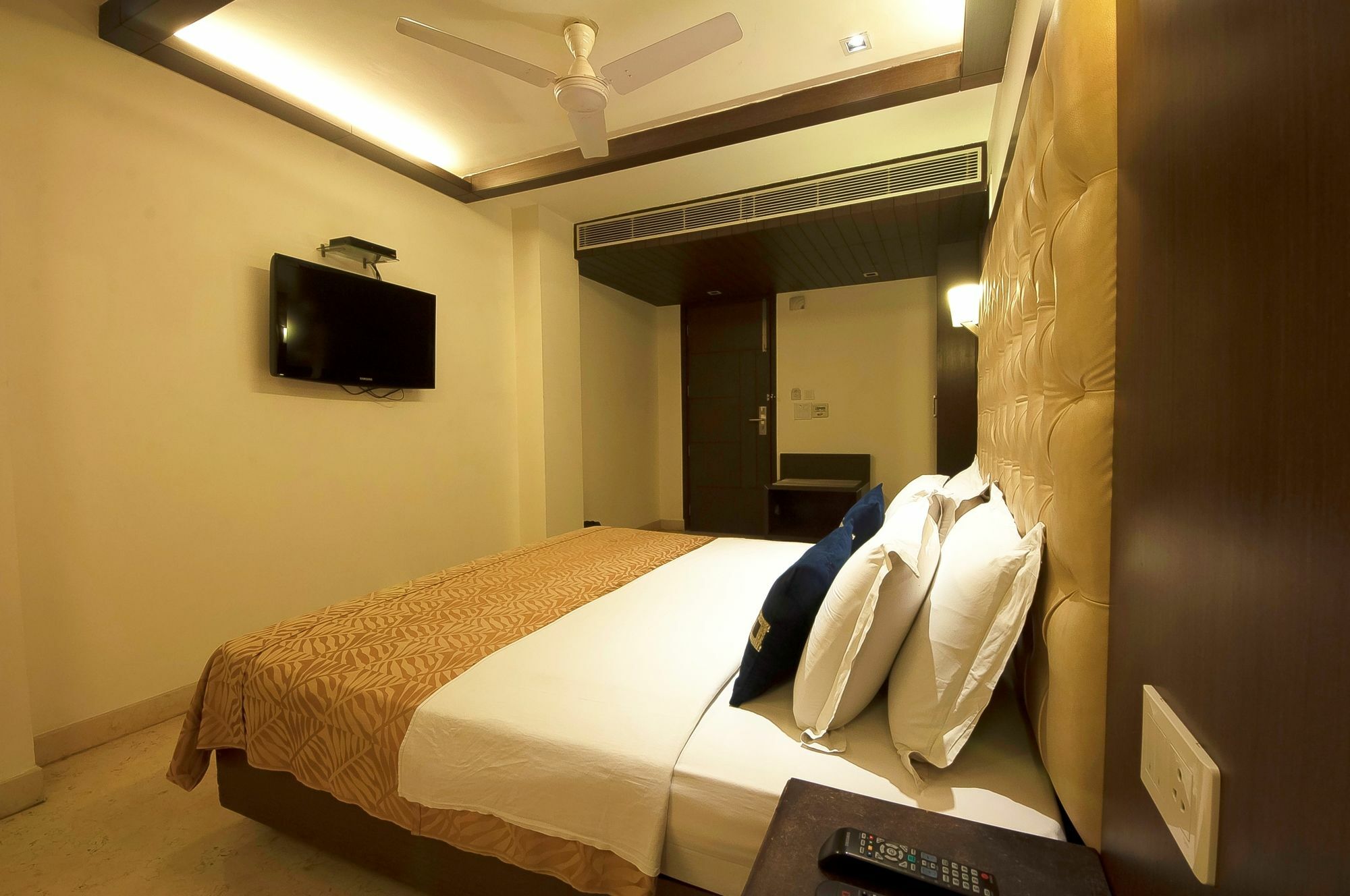 Metropolis Tourist Hotel