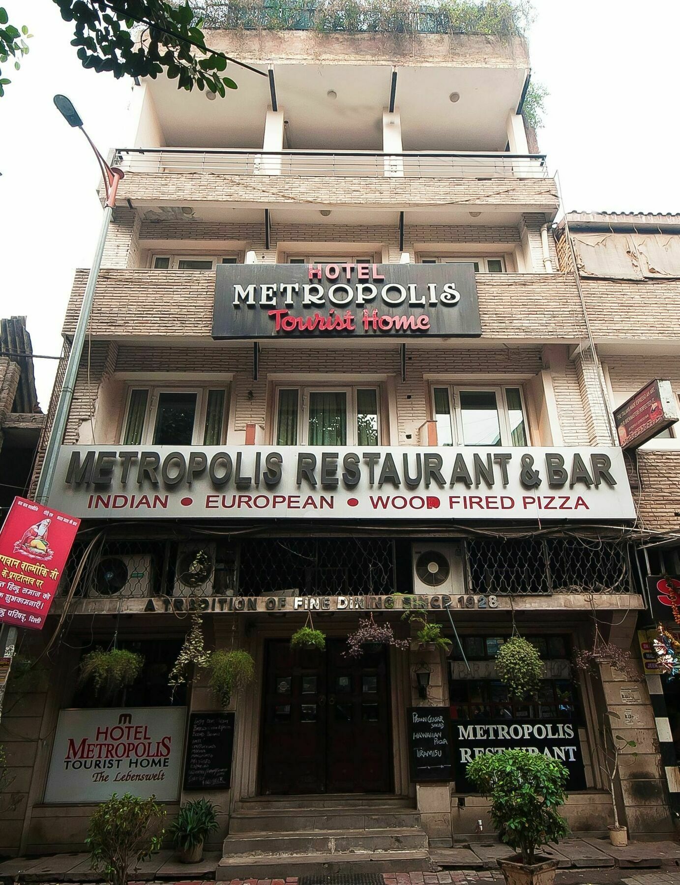 Hotel Metropolis Tourist