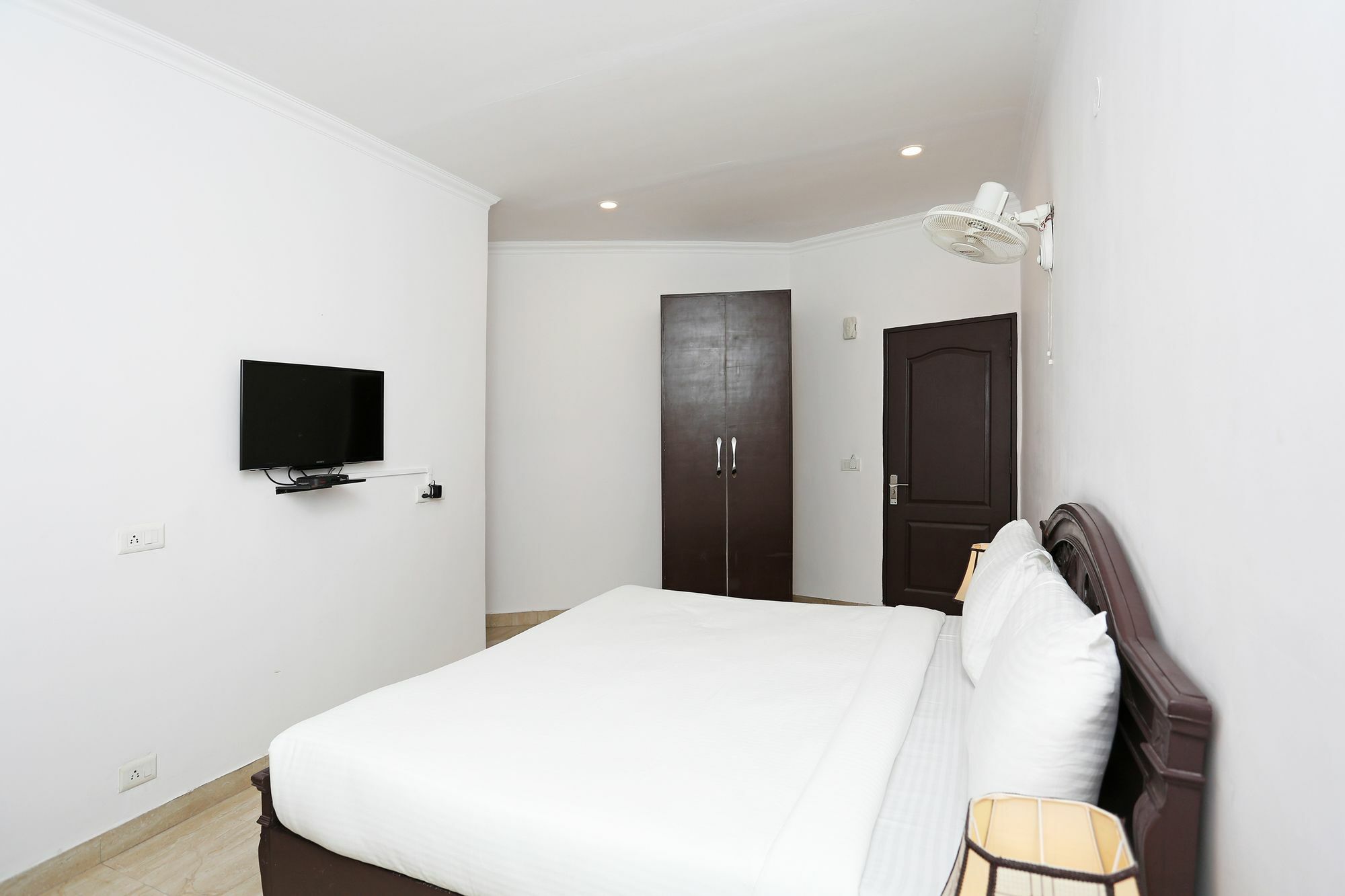Hotel Oyo Flagship Nh8 Airport 3*