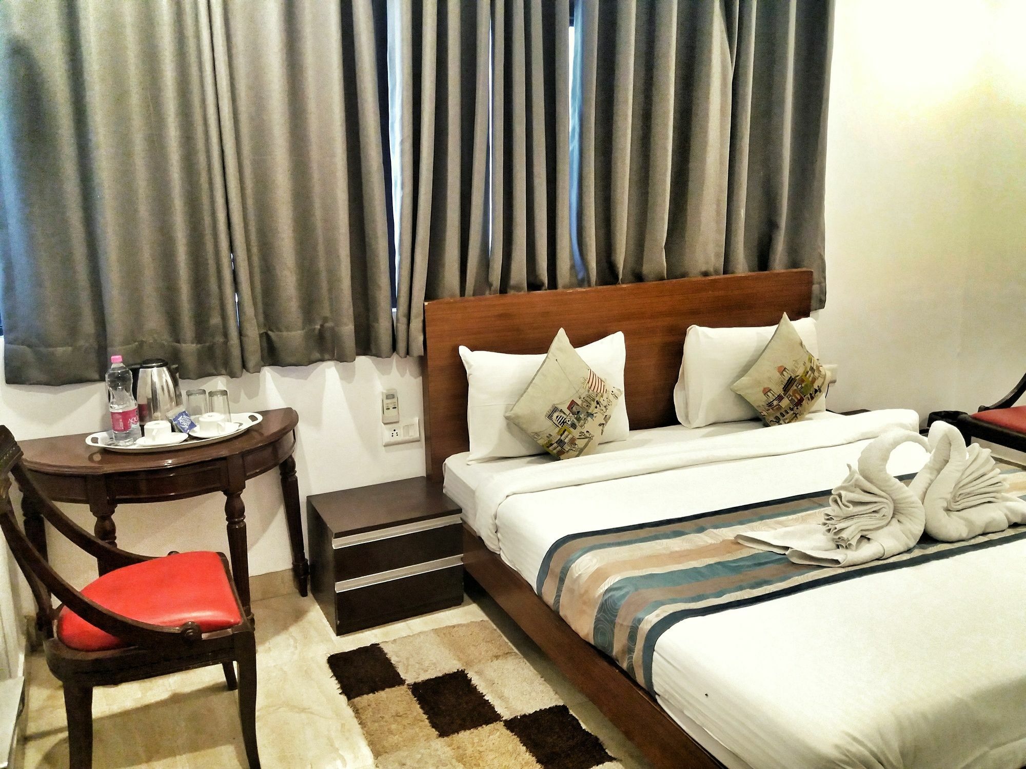 Airport Delhi Aerocity, 15 Mins Yashobhoomi Guest house