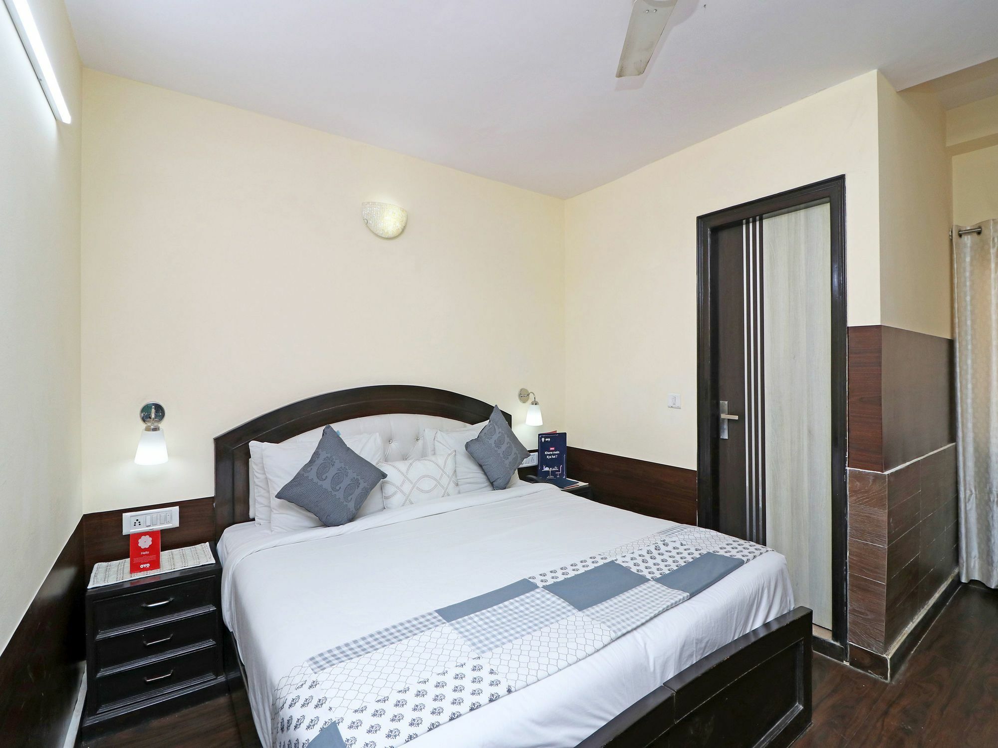 Oyo 13451 Star Corporate Avenue 2*
