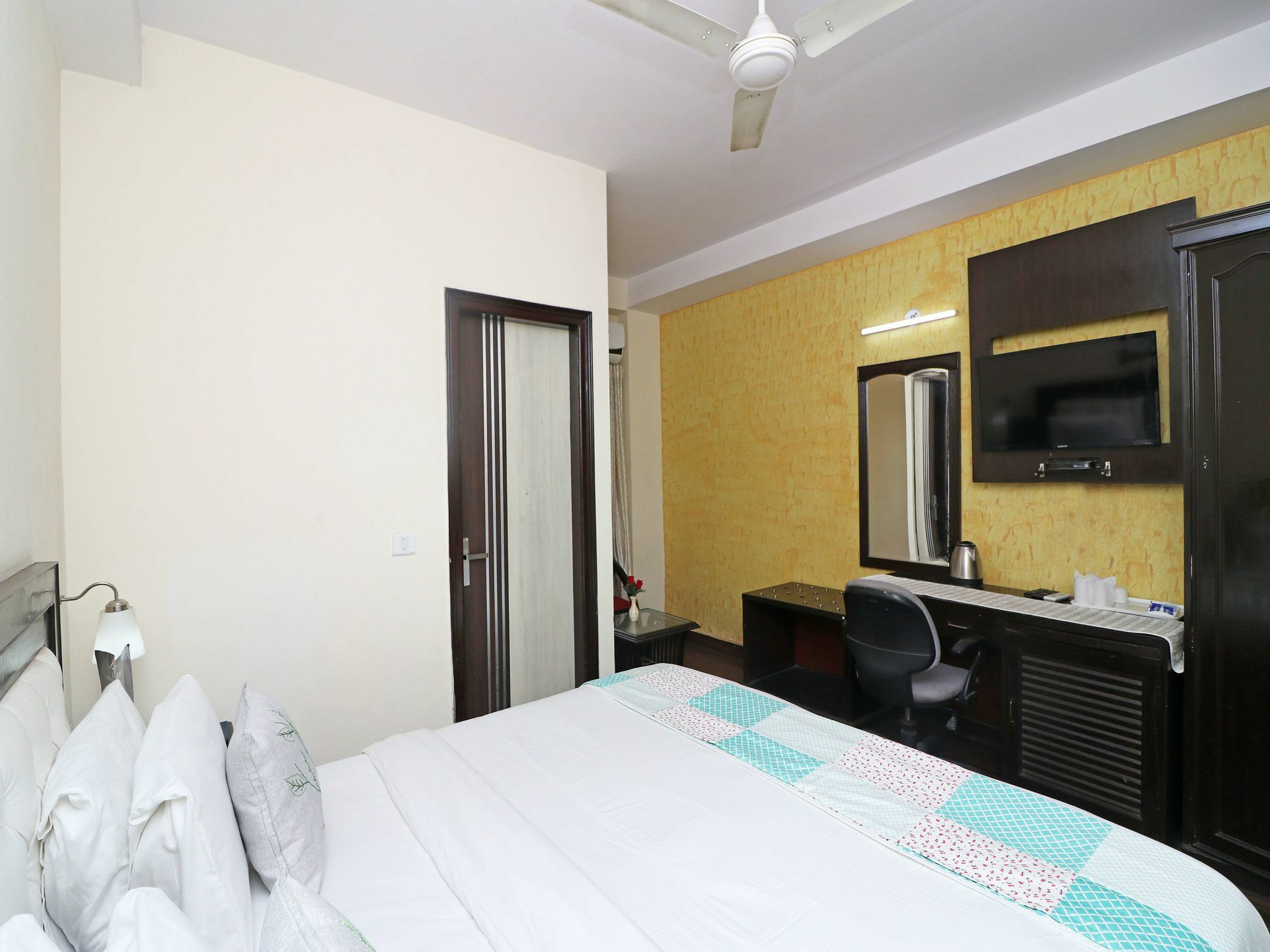 Hotel Oyo 13451 Star Corporate Avenue 2*