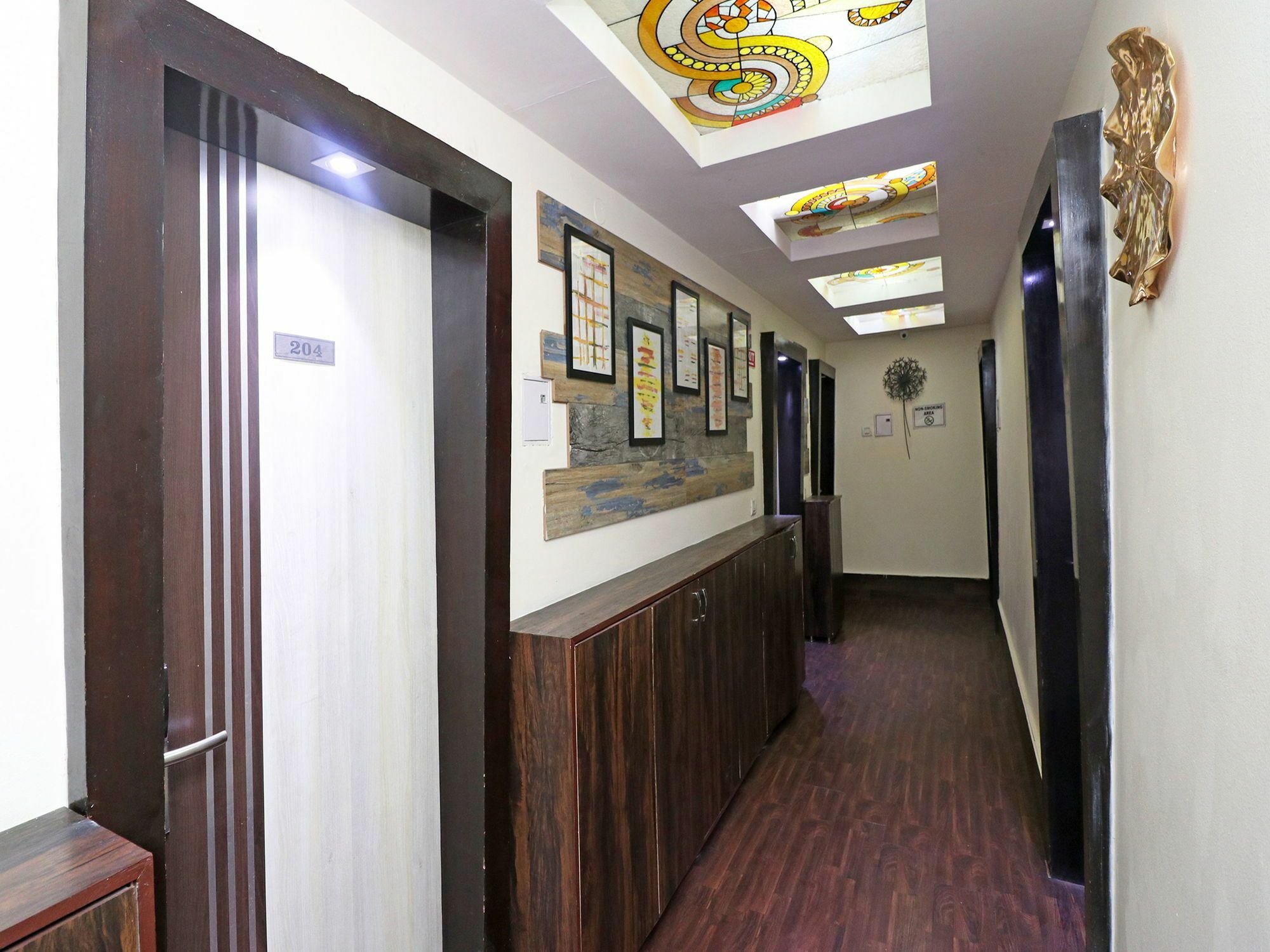 Oyo 13451 Star Corporate Avenue 2*