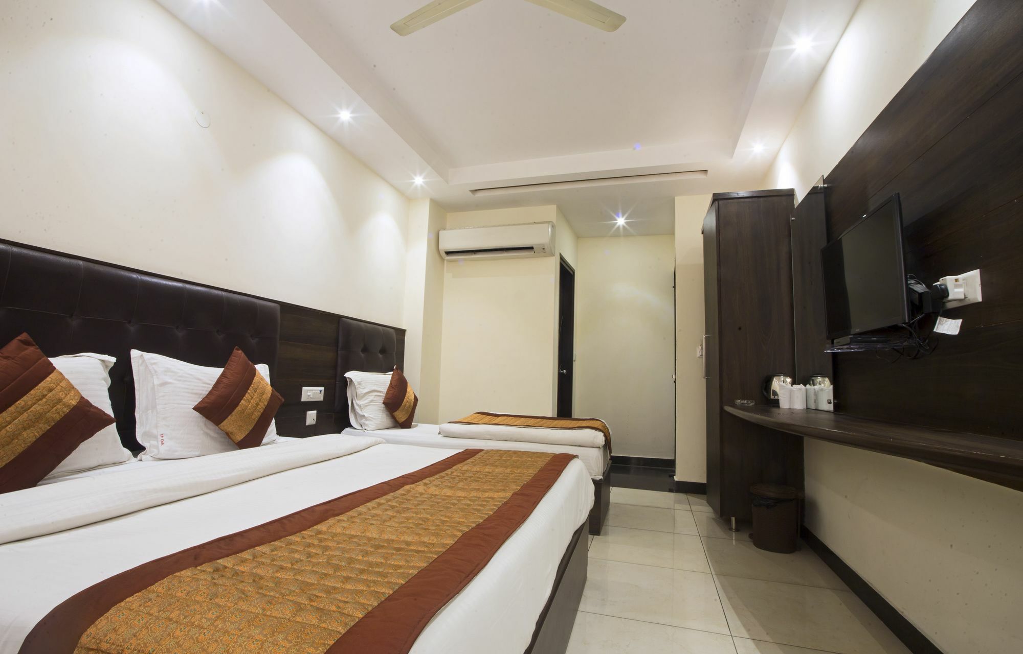 Fabexpress Le Continental Paharganj Hotel New Delhi
