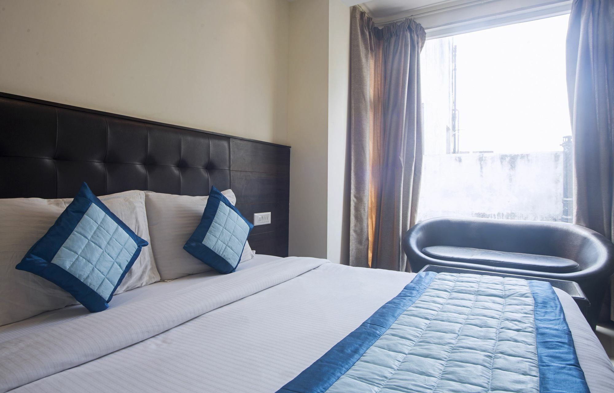 Fabexpress Le Continental Paharganj