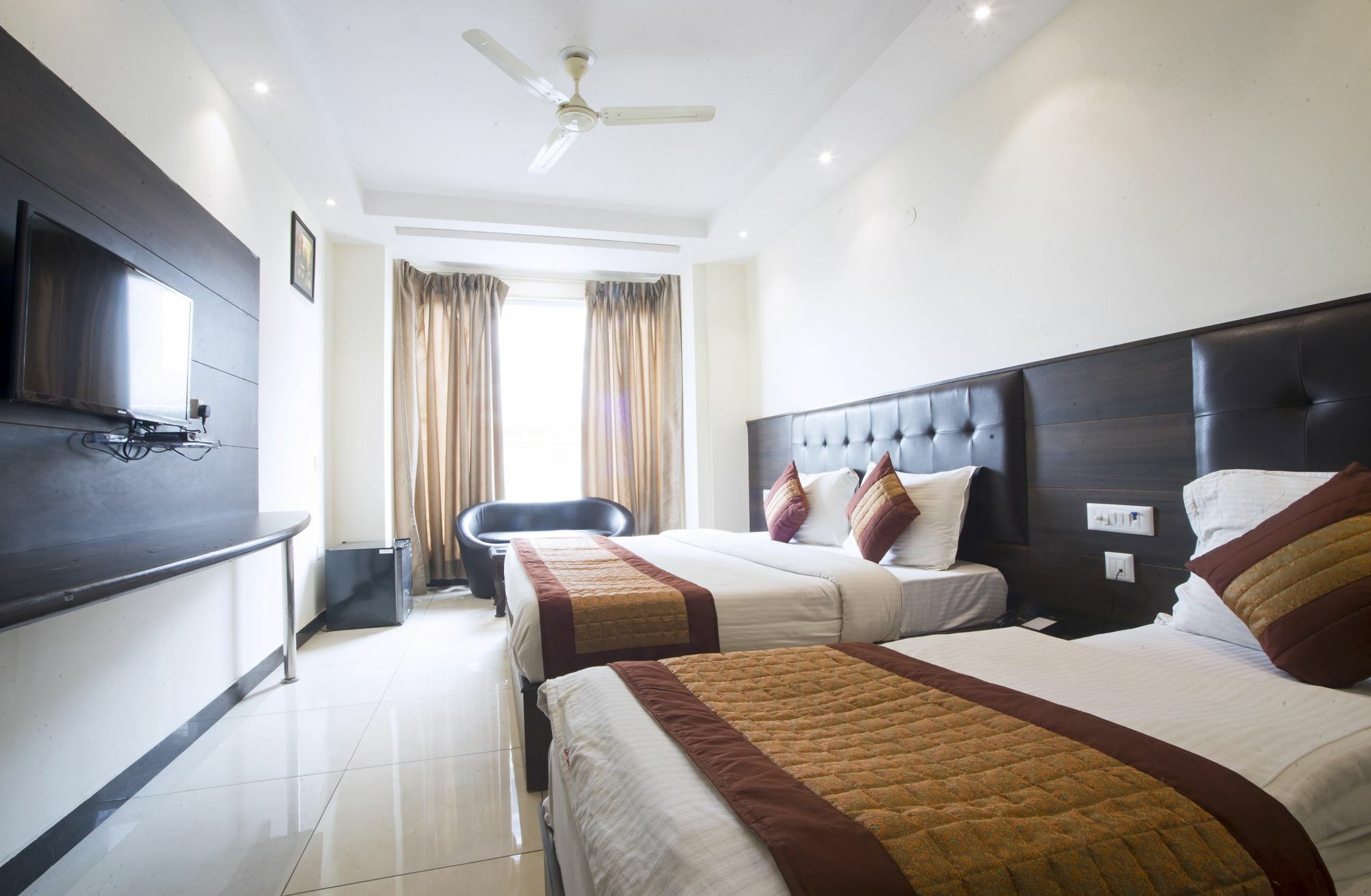 Fabexpress Le Continental Paharganj Hotel