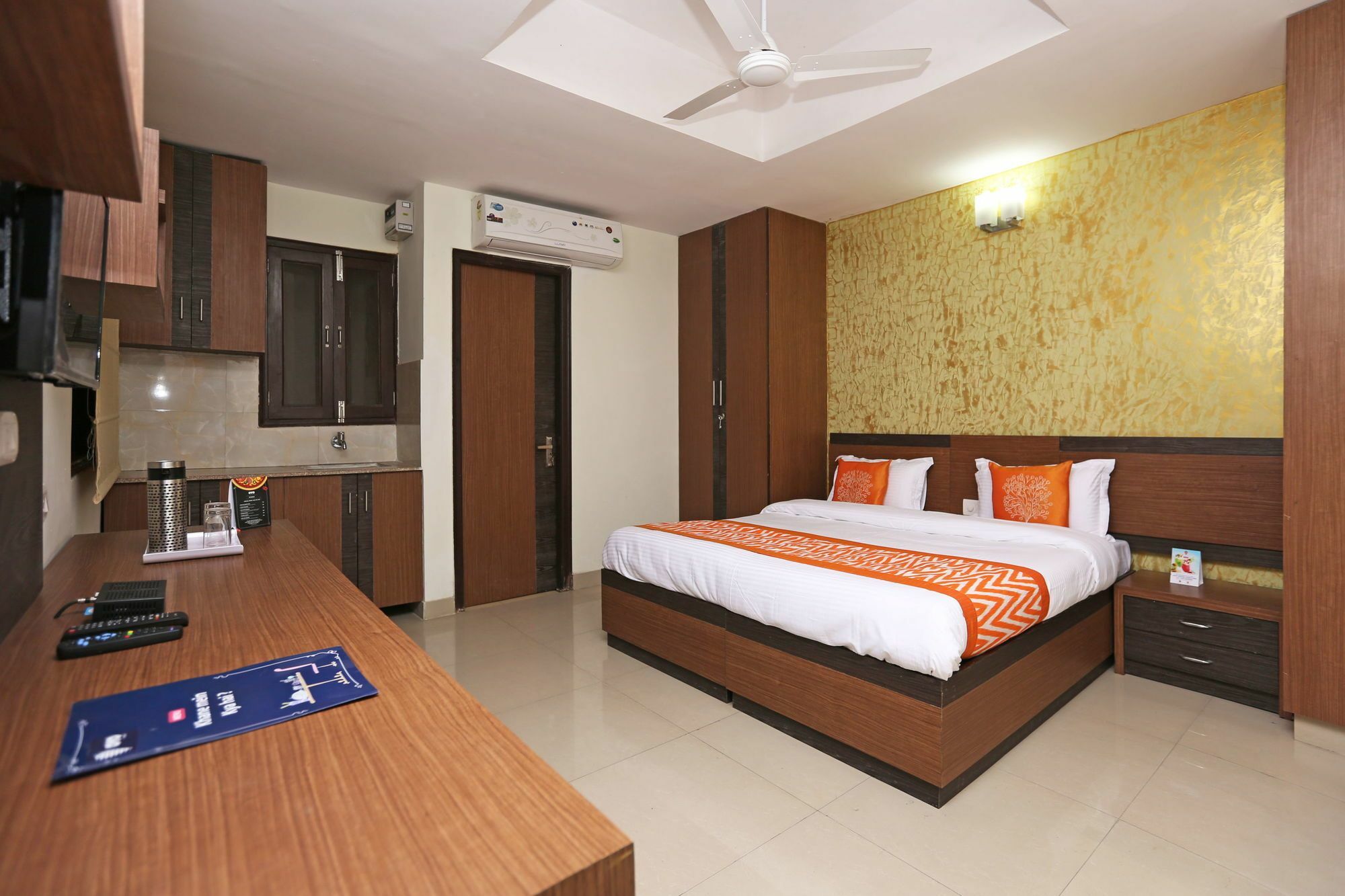 Oyo 8481 Le Tara Residency Hotel