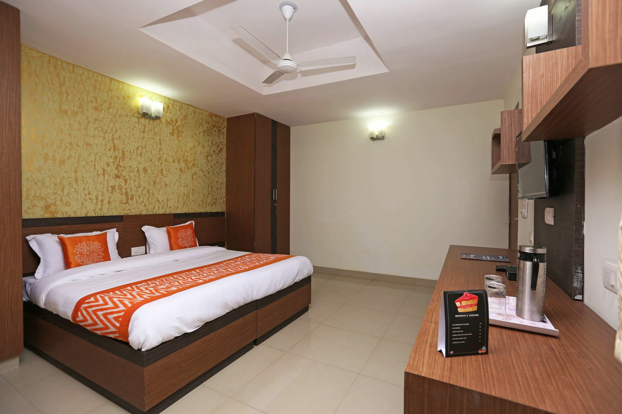 Oyo 8481 Le Tara Residency 3*