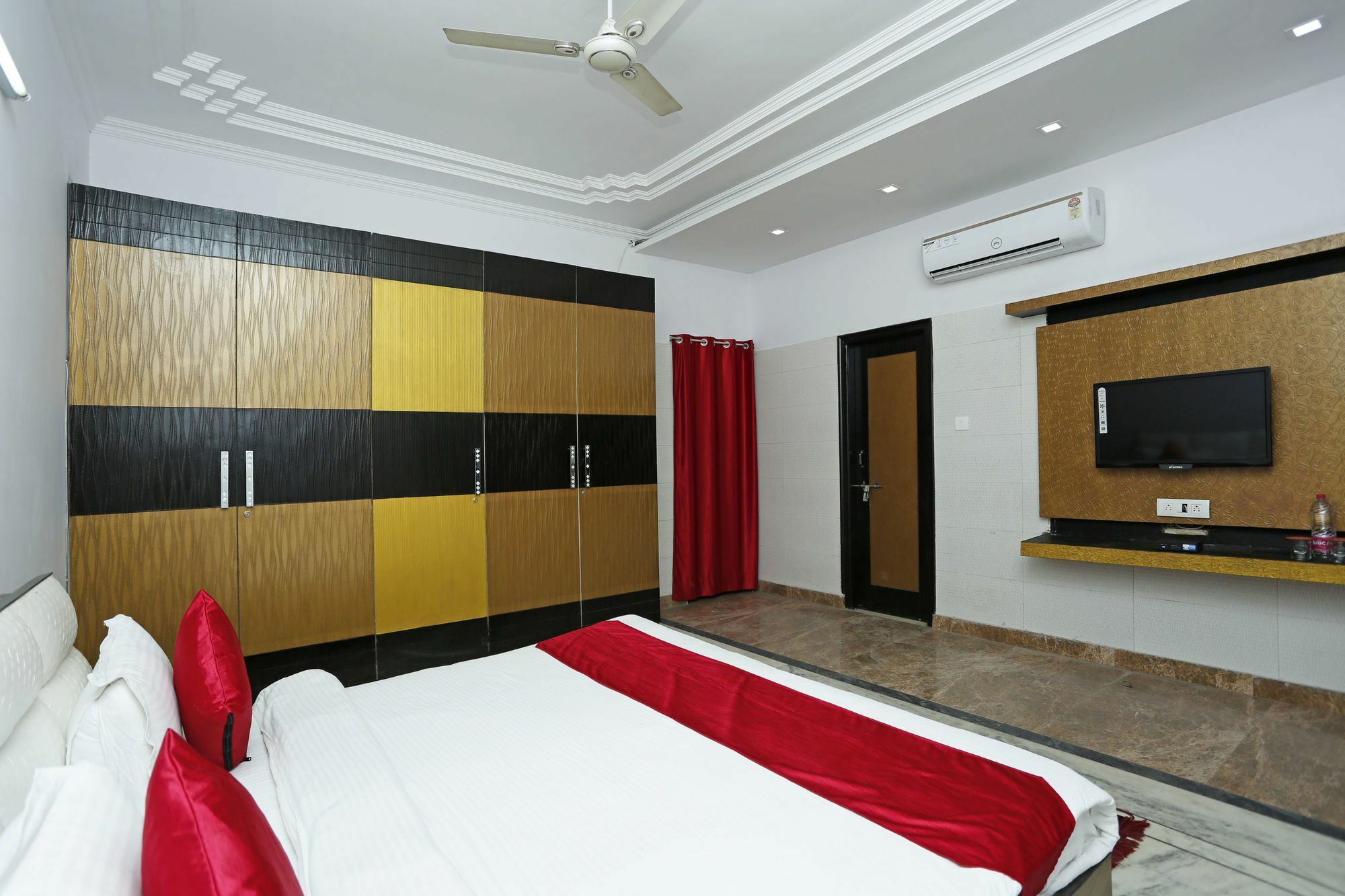 Oyo 8481 Le Tara Residency Delhi (National Capital Territory of India)