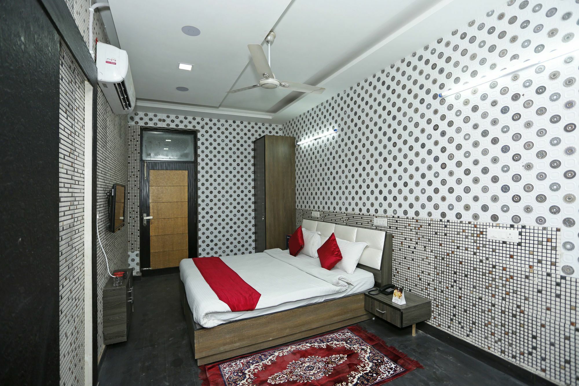 Hotel Oyo 8481 Le Tara Residency 3*