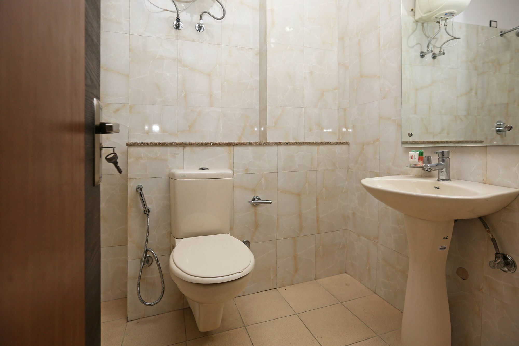 Oyo 8481 Le Tara Residency Hotel