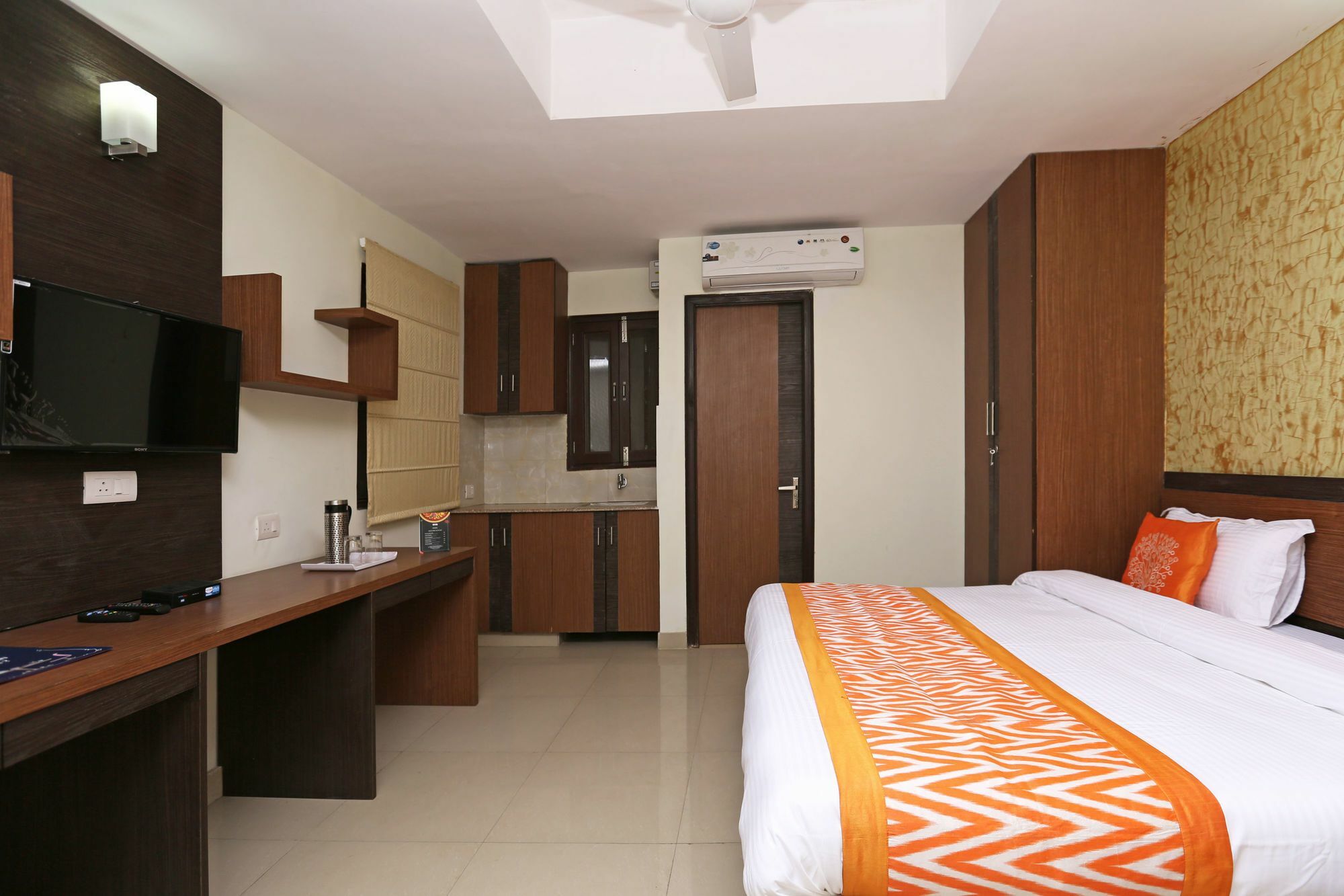 Oyo 8481 Le Tara Residency 3*