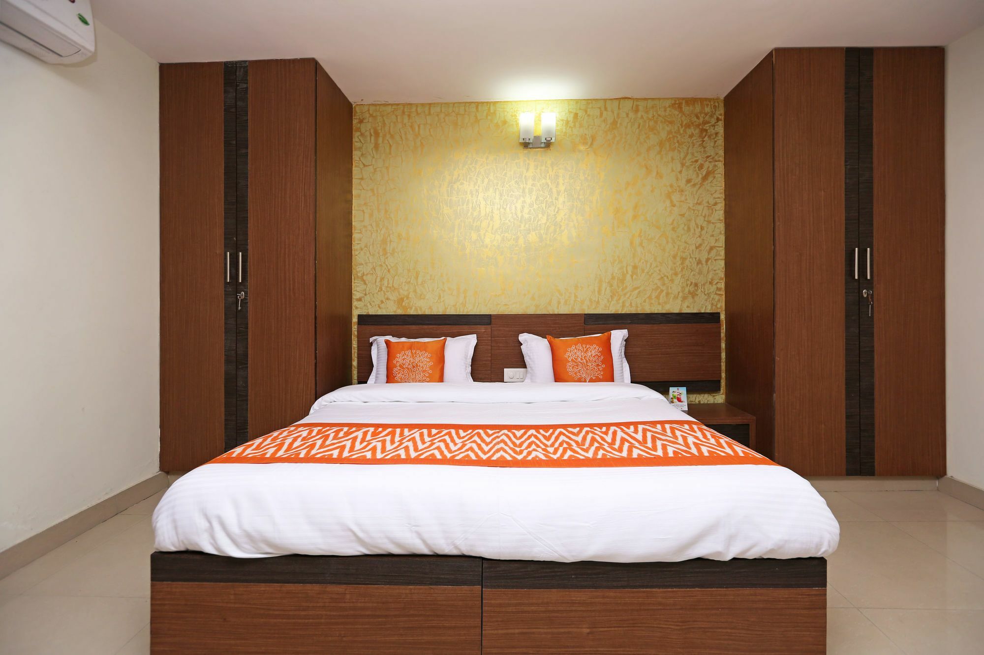 Hotel Oyo 8481 Le Tara Residency 3*