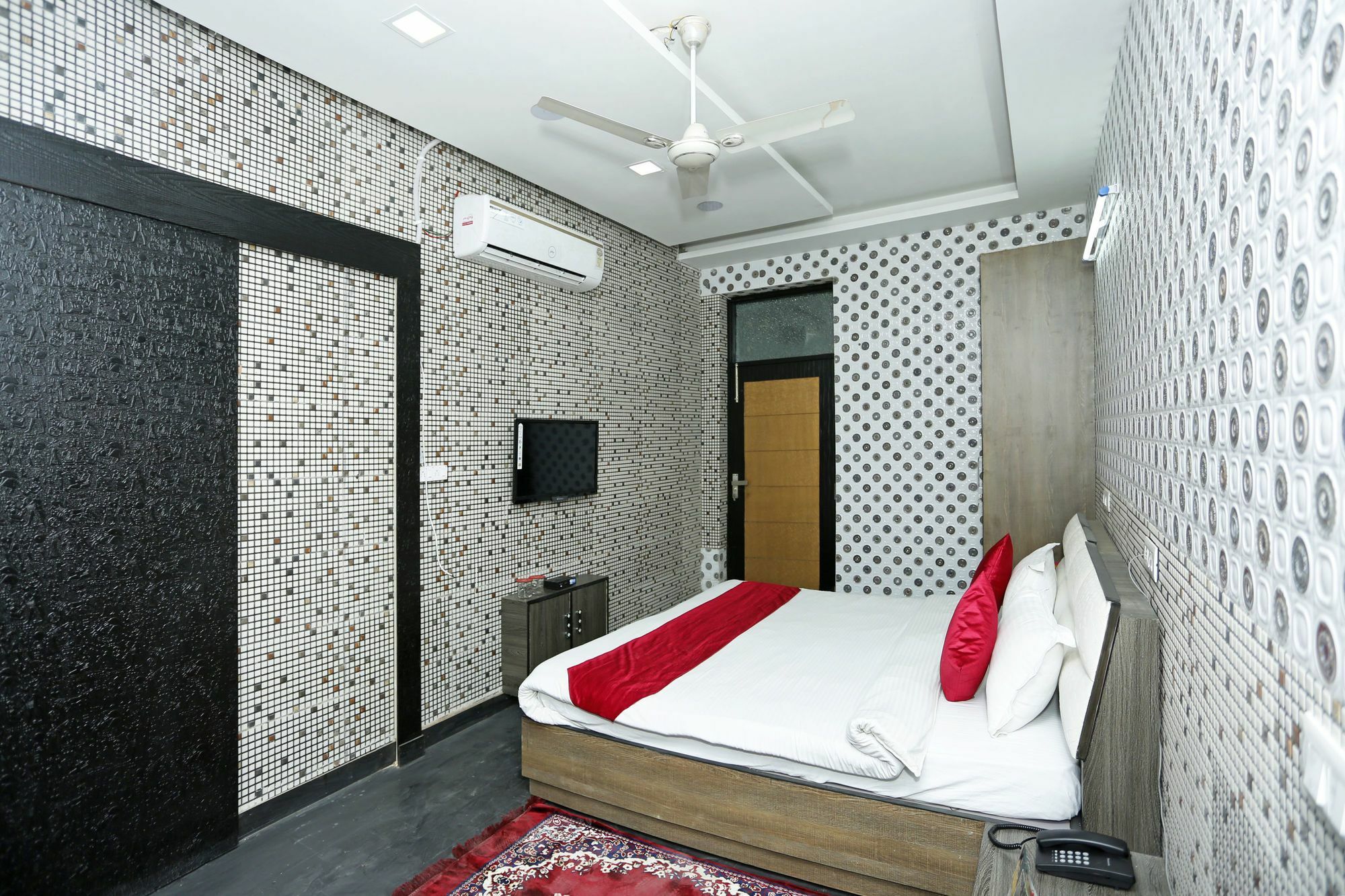 Hotel Oyo 8481 Le Tara Residency 3*