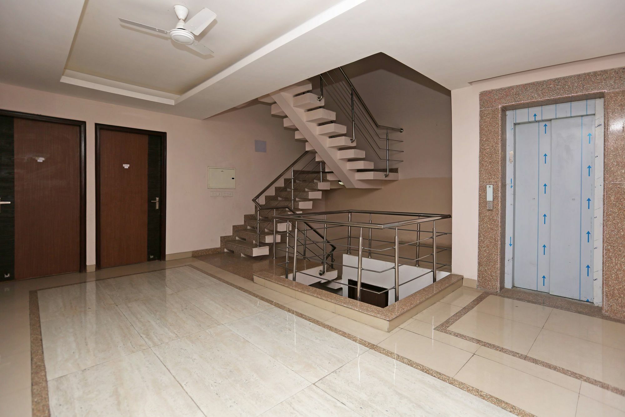 Oyo 8481 Le Tara Residency Delhi (National Capital Territory of India)