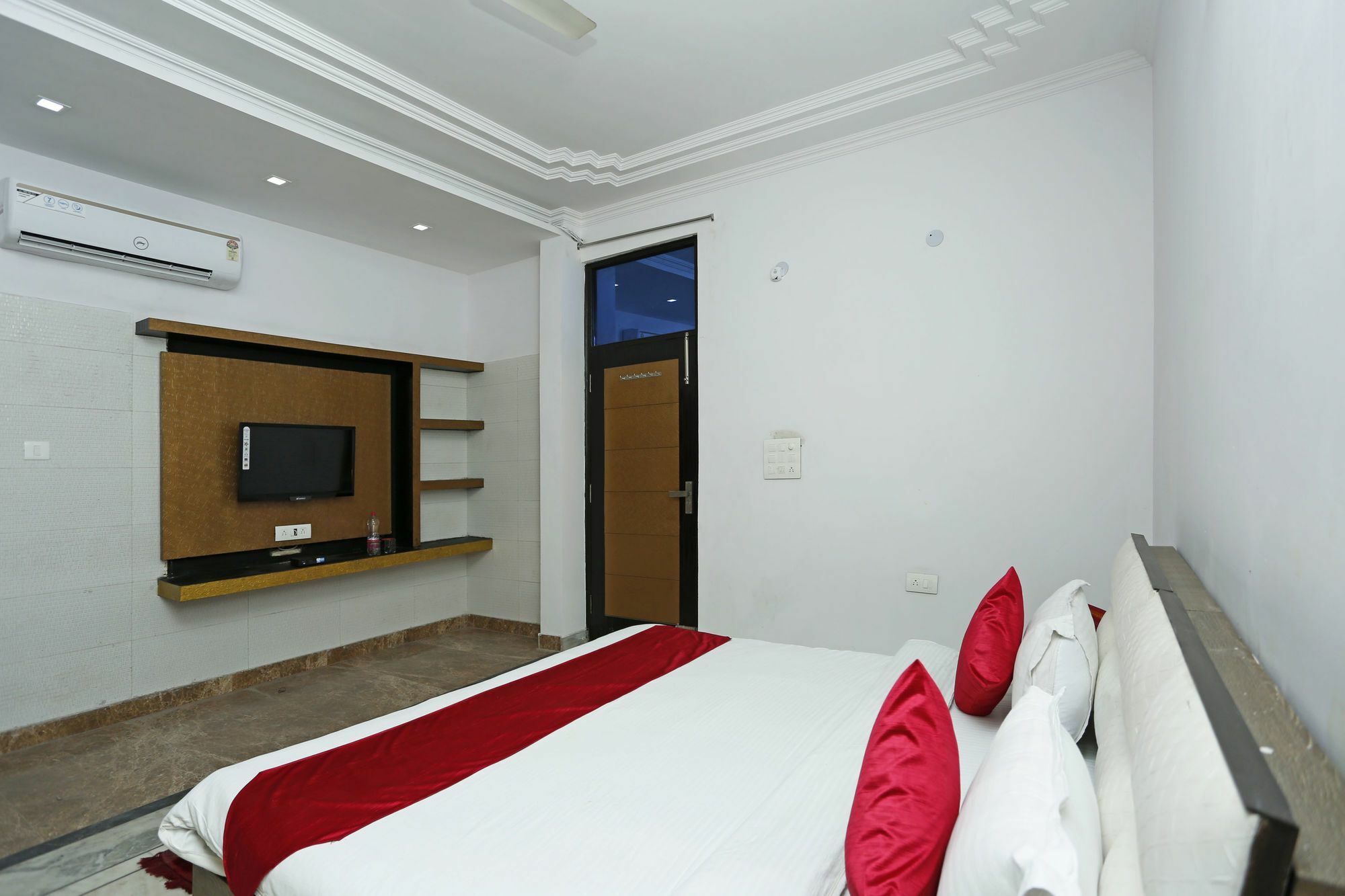 Hotel Oyo 8481 Le Tara Residency