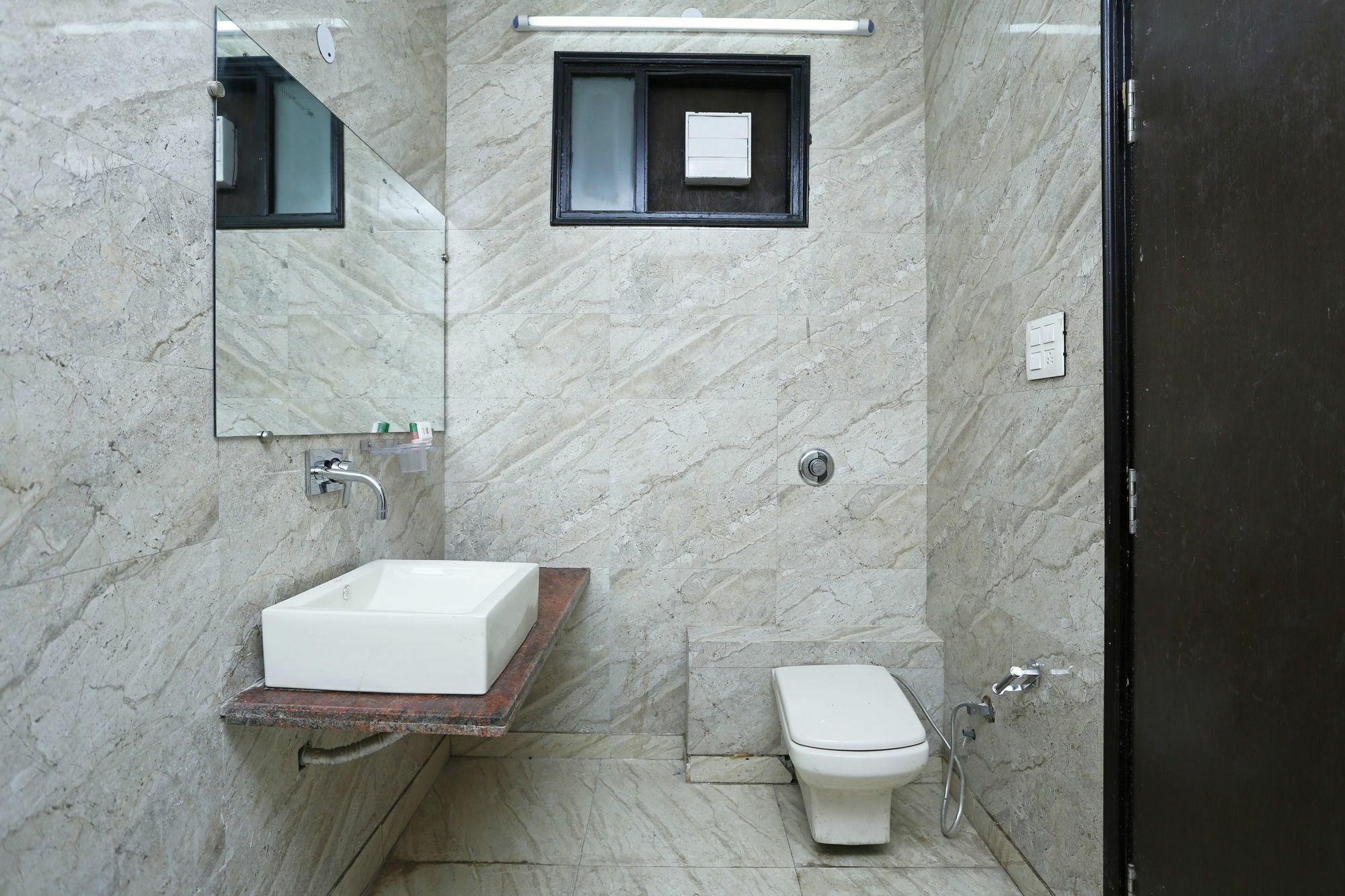 Oyo 8481 Le Tara Residency Hotel