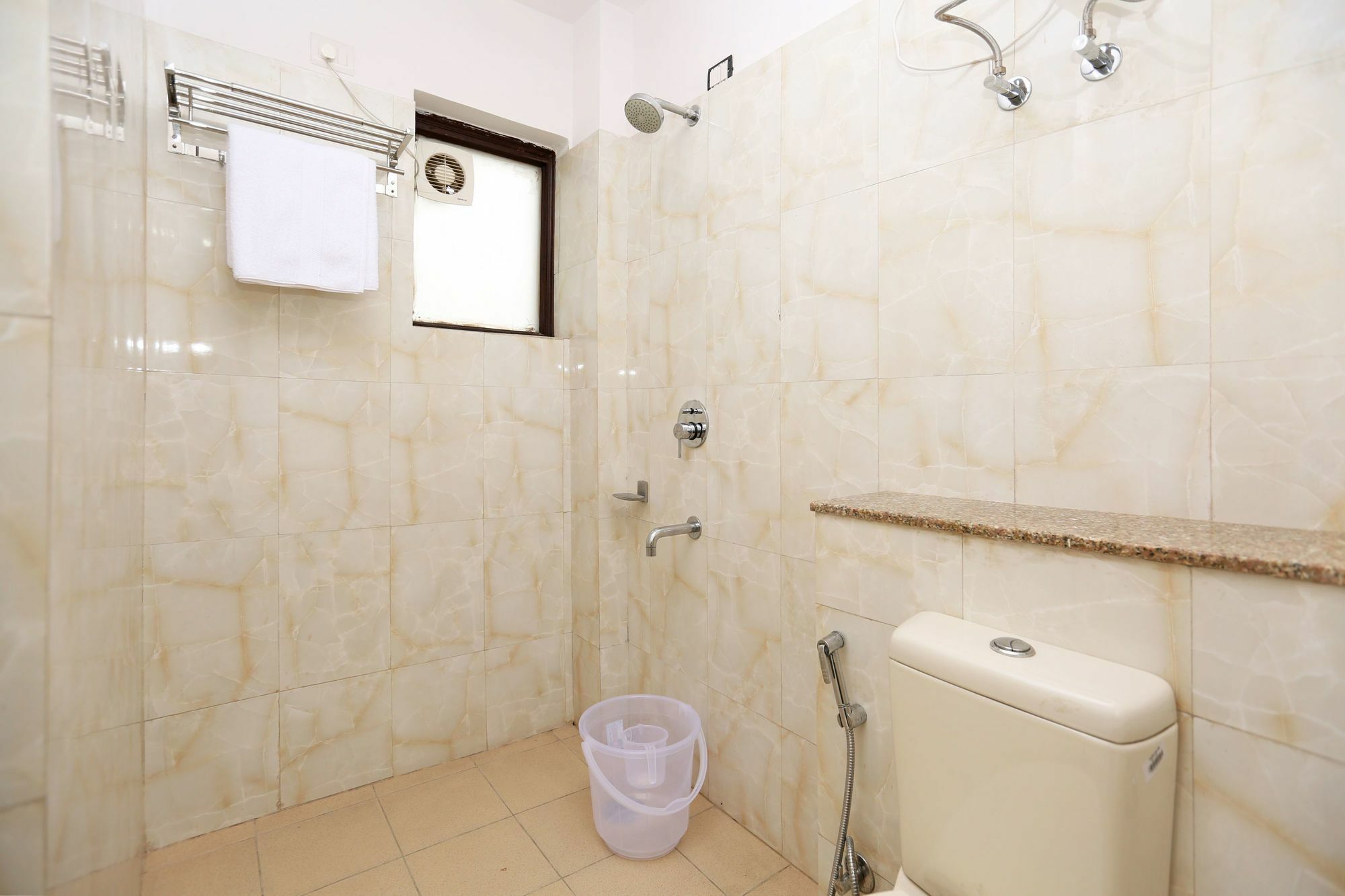 Oyo 8481 Le Tara Residency Delhi (National Capital Territory of India)